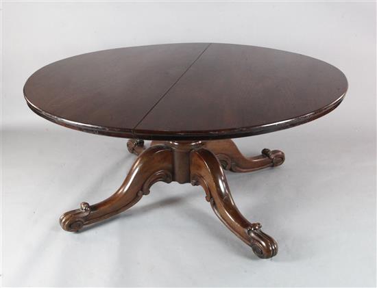 A large early Victorian mahogany circular top dining table, Diam.5ft 2in. H.2ft 5in.